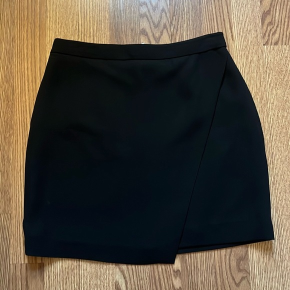Banana Republic Dresses & Skirts - BANANA REPUBLIC black skirt size 2